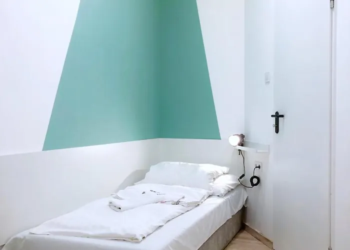 Chesscom בית הארחה 4*